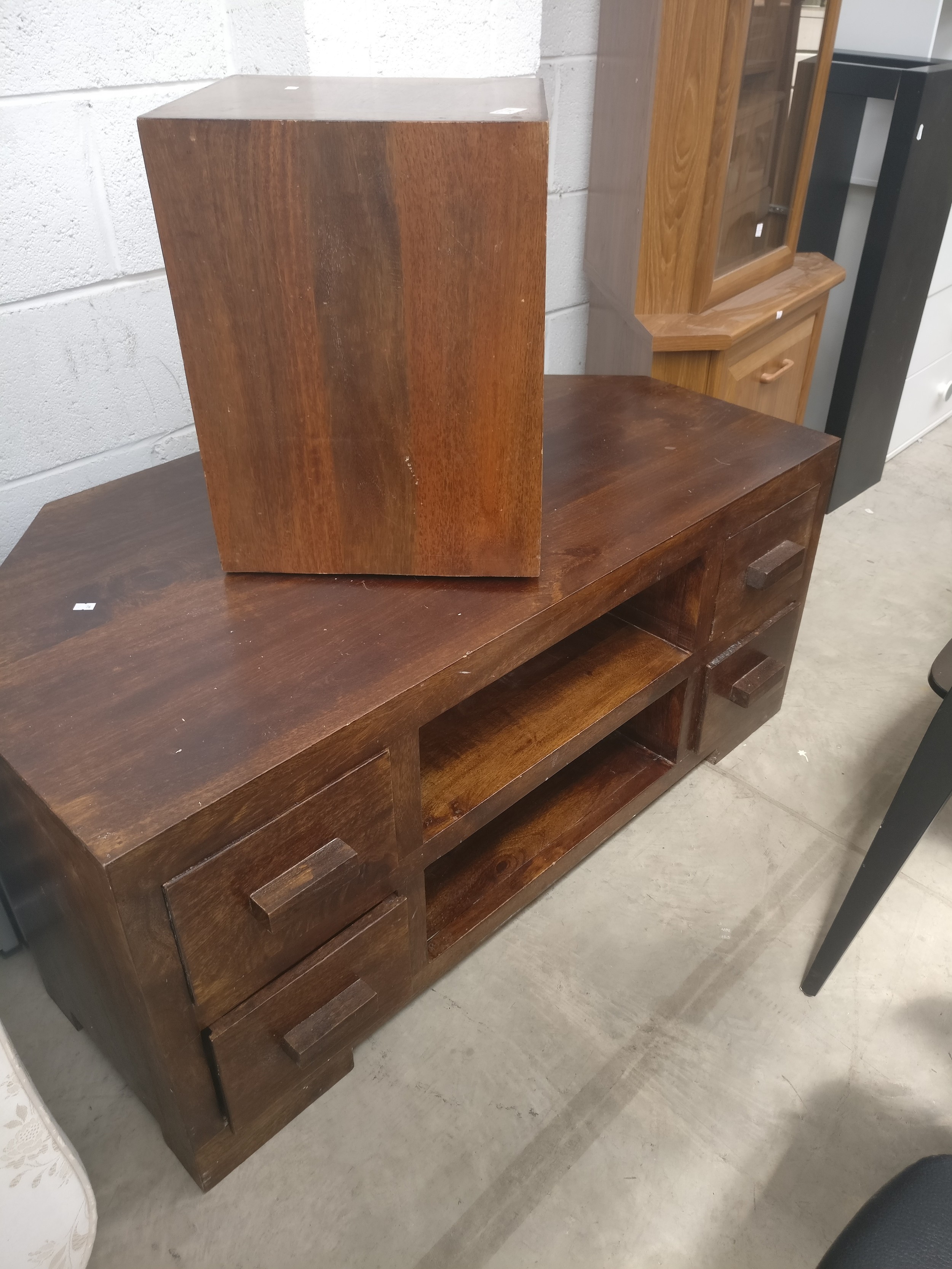 Lot 1052