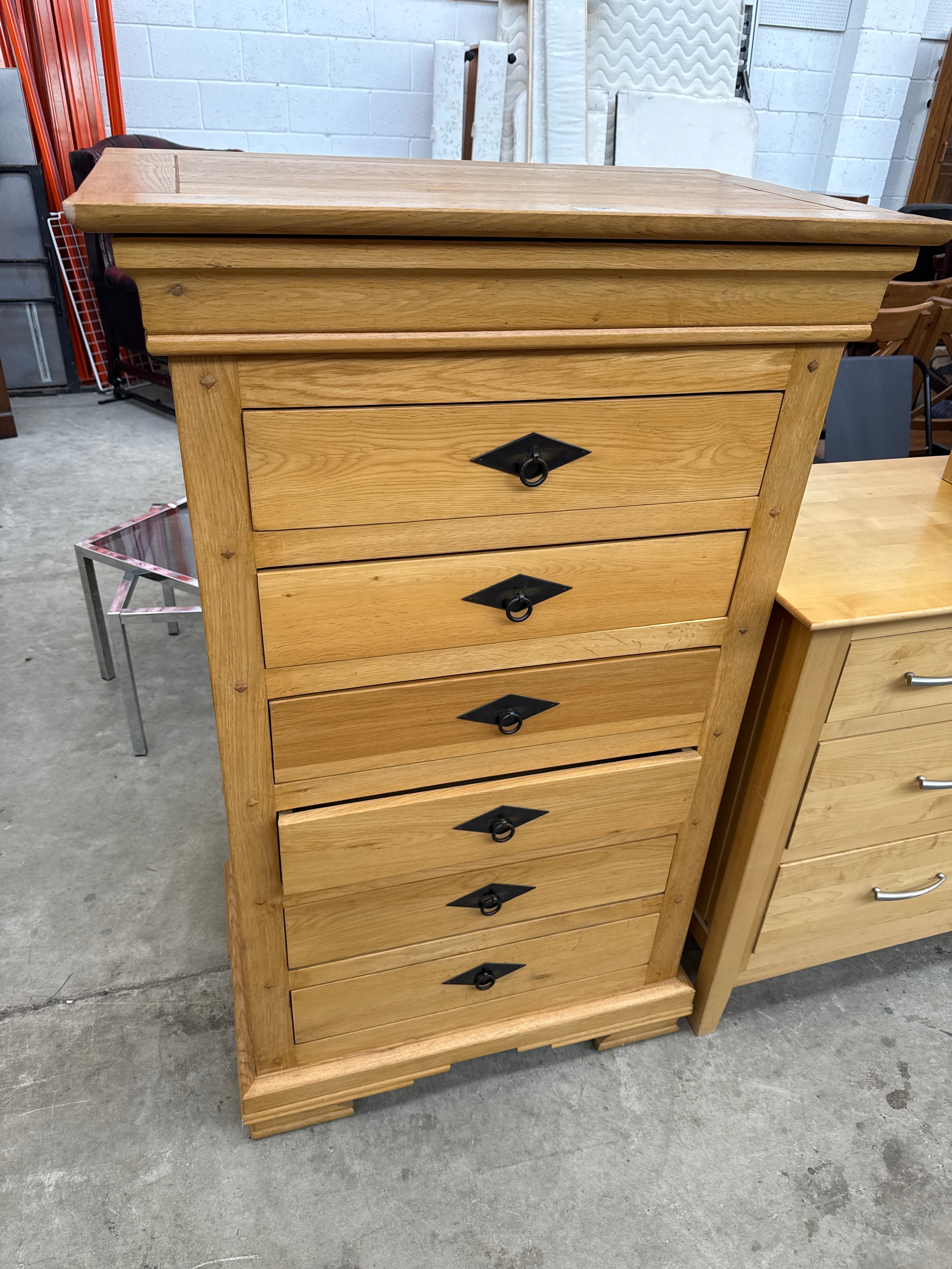 Lot 1083