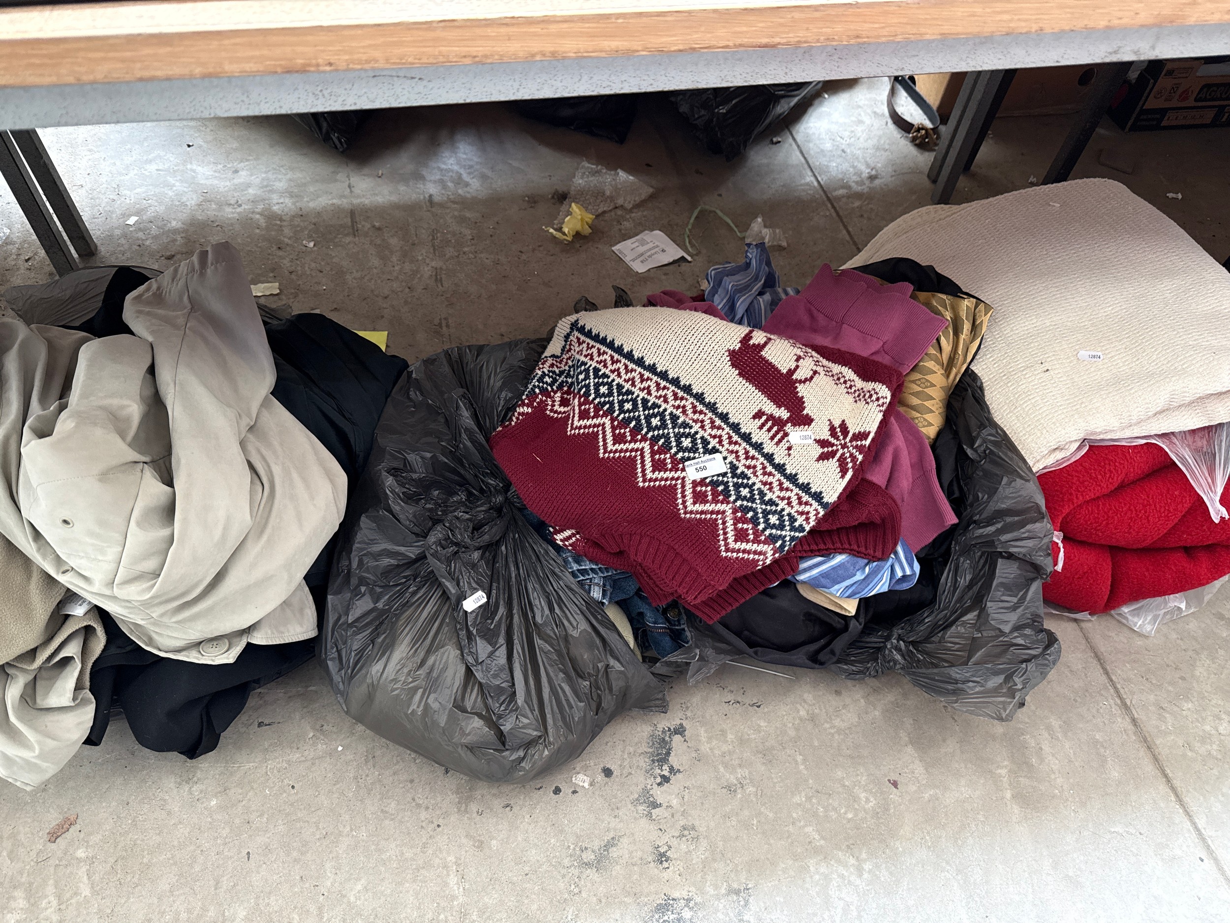 Quantity of clothing