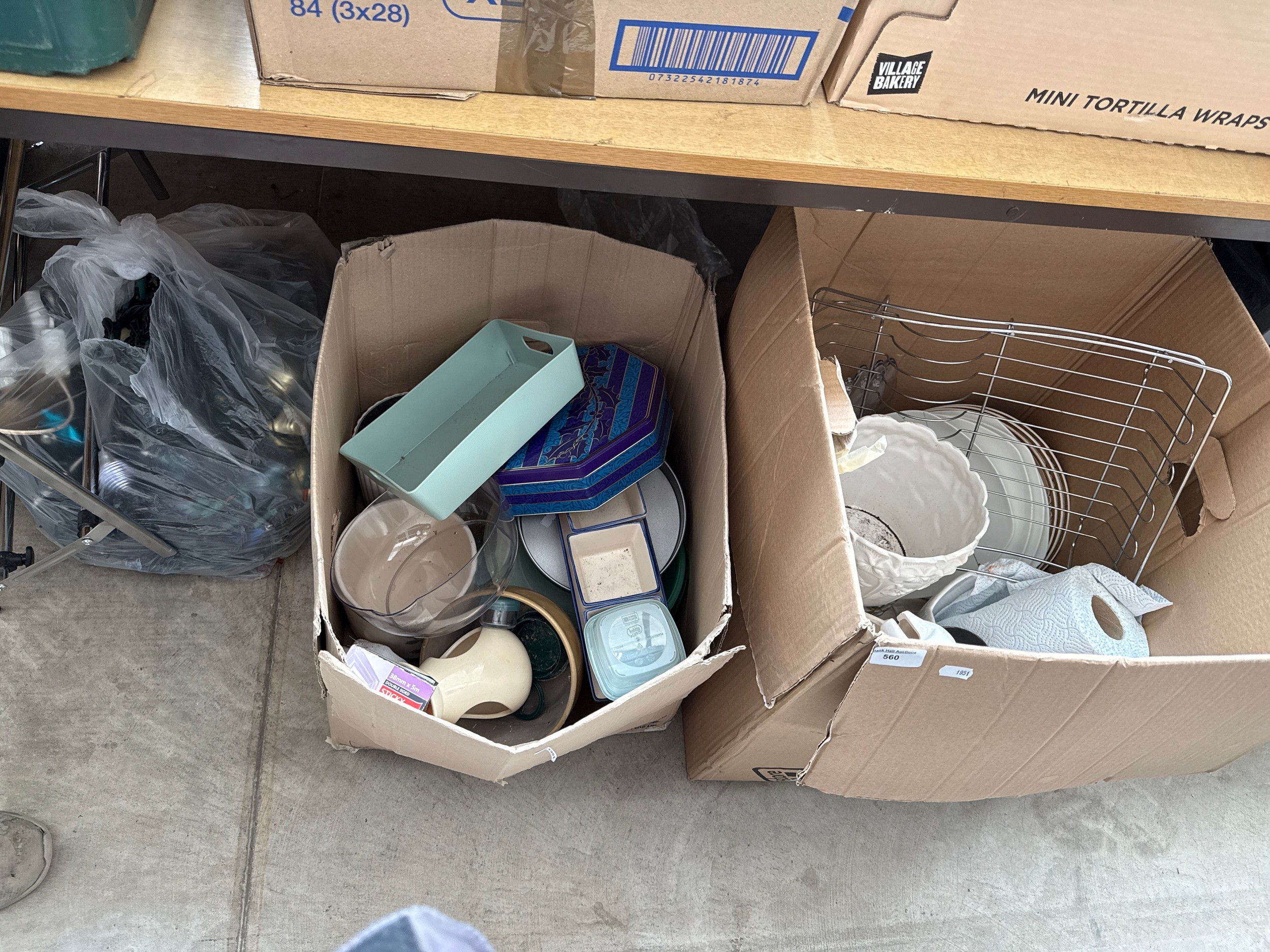 Lot inc plant pots, tins, Christmas decorations, etc