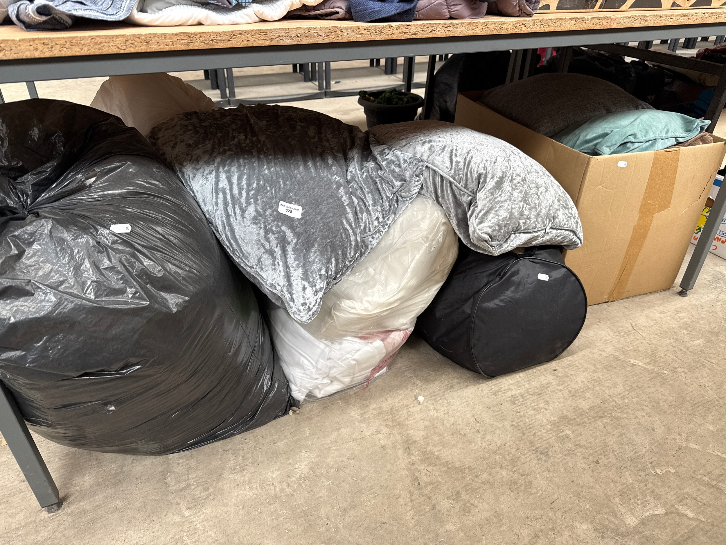 Quantity of home furnishings