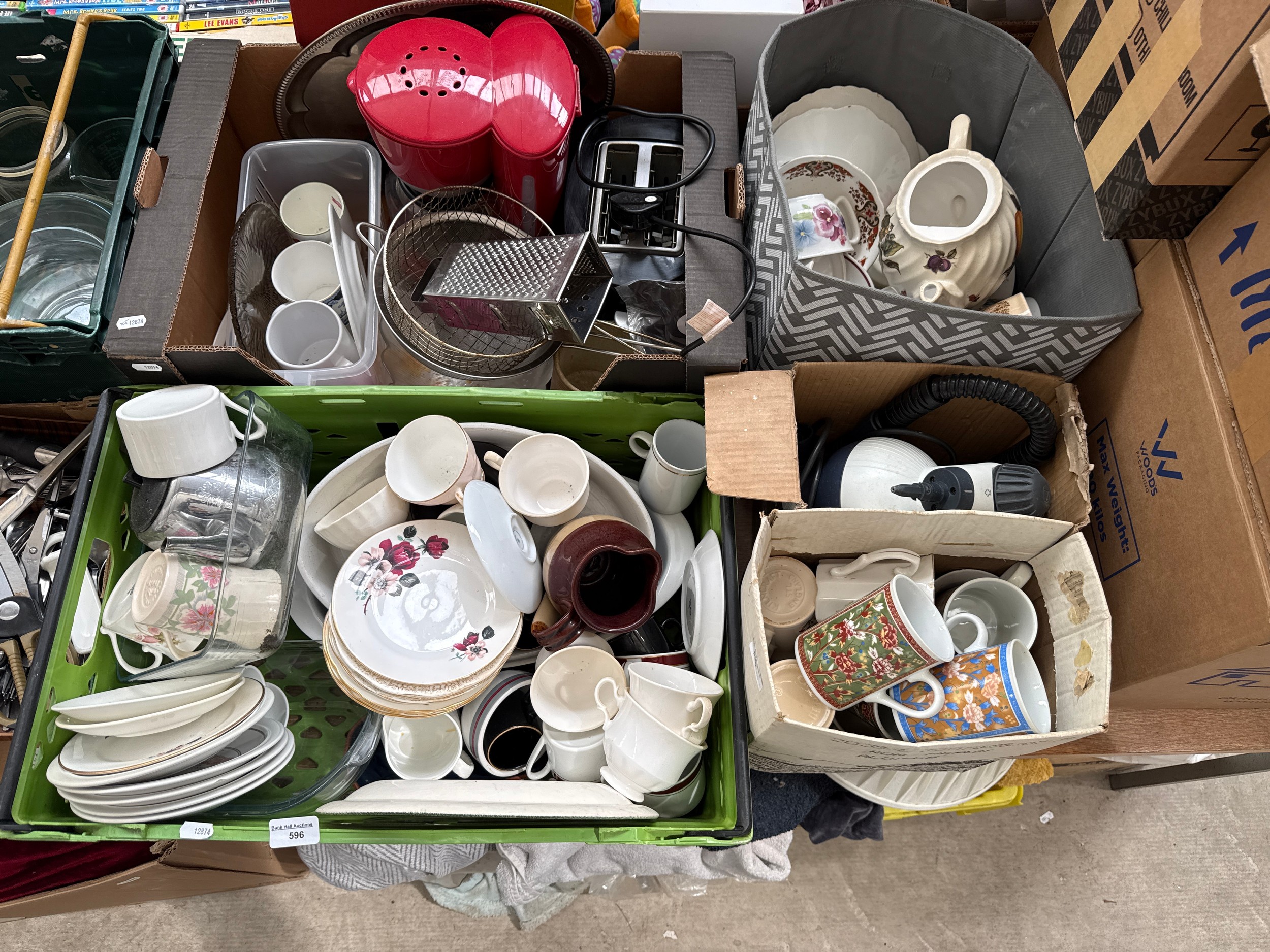 Lot inc toaster, coffee machine, steam cleaner, china, etc