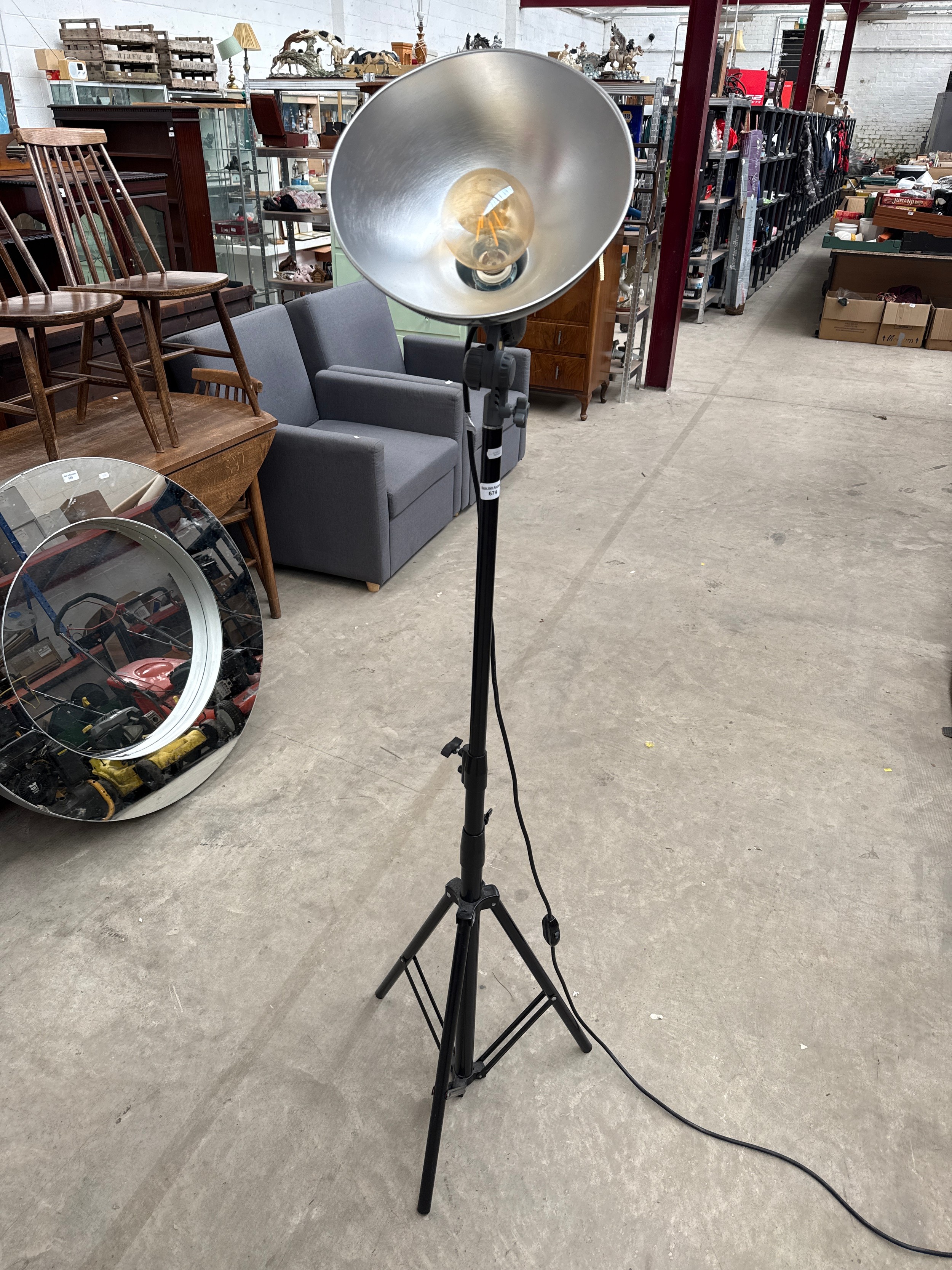 Decorative tripod lamp