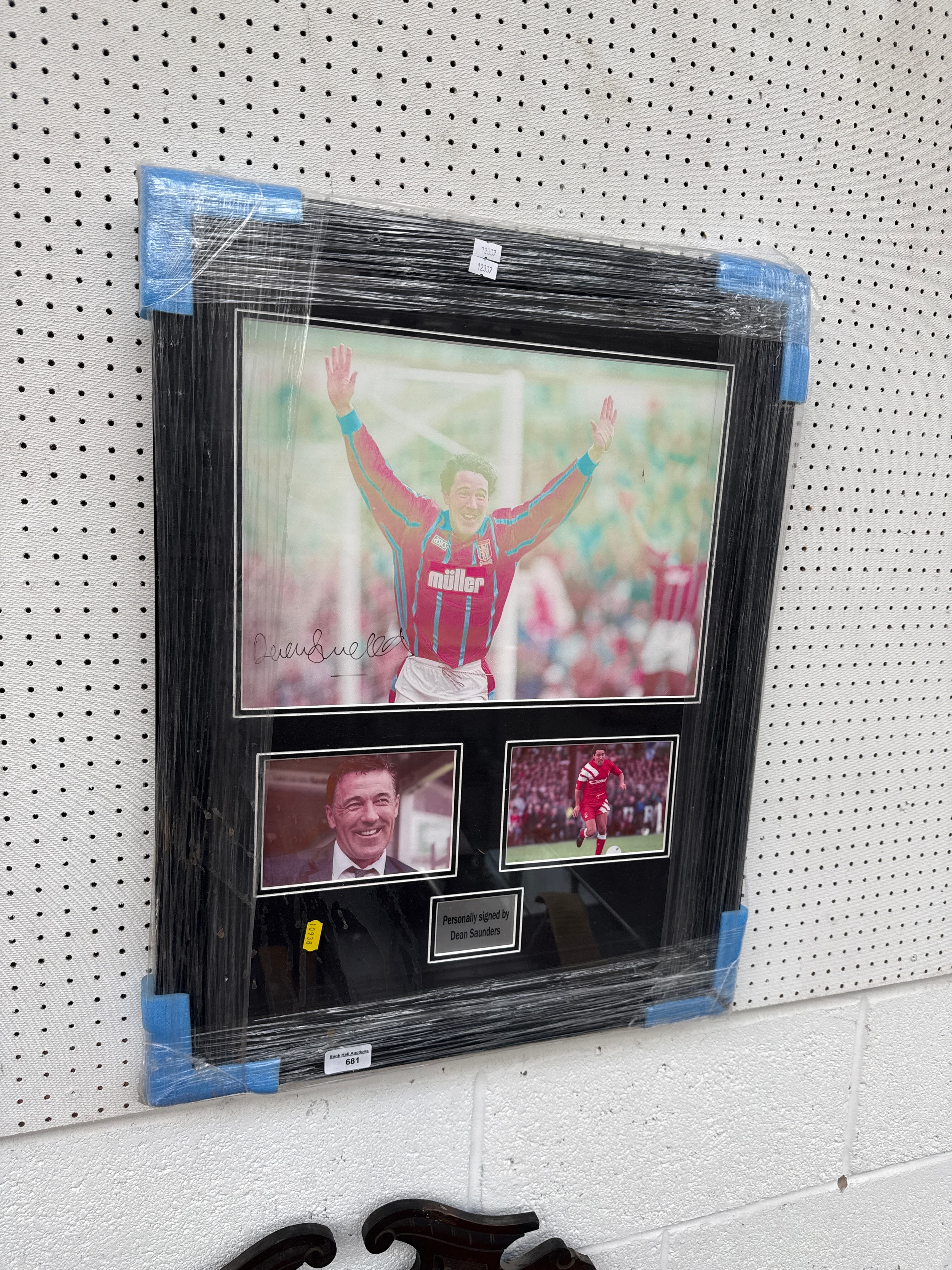 Signed Dean Saunders picture