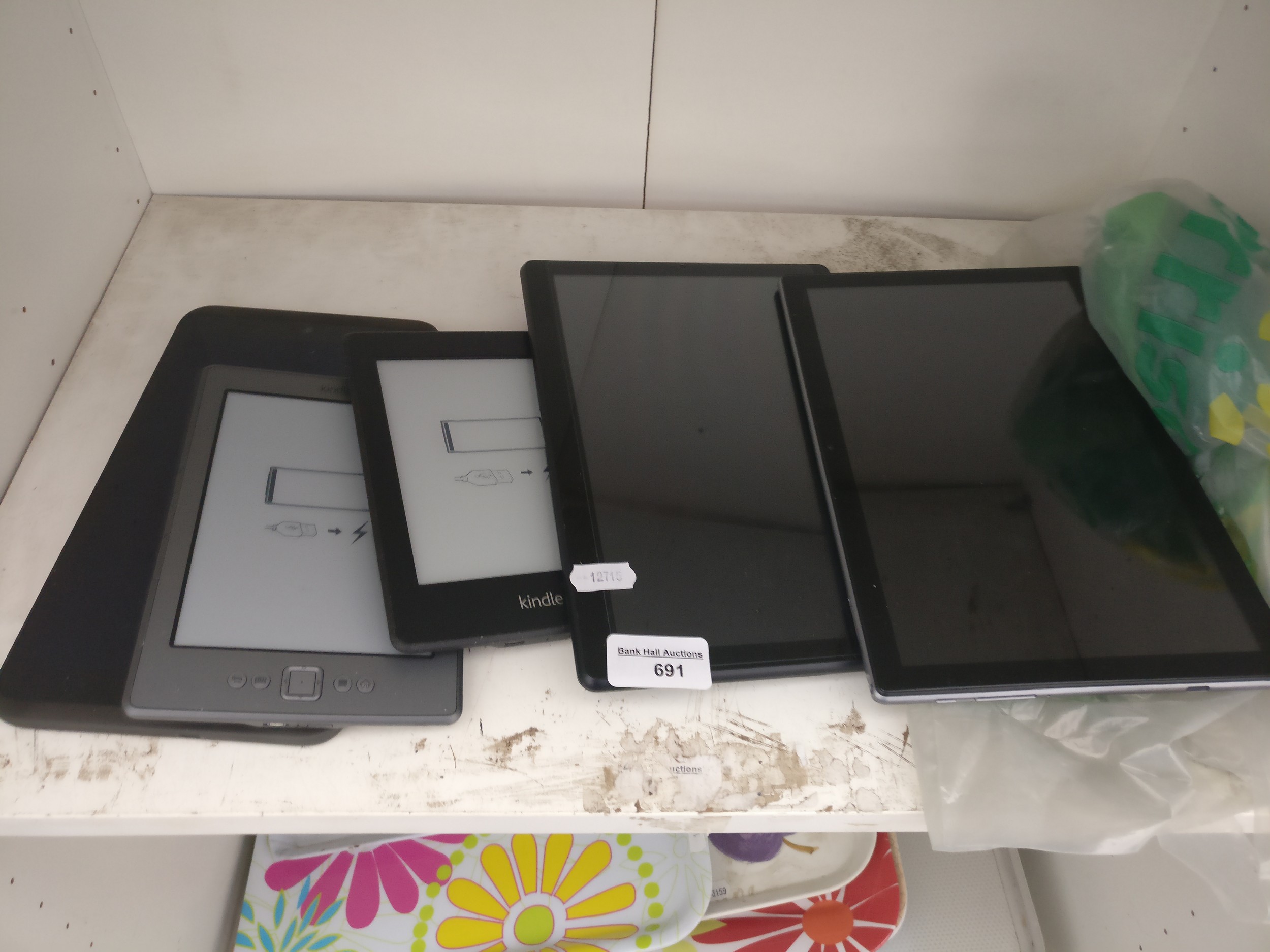 Five assorted computer tablets