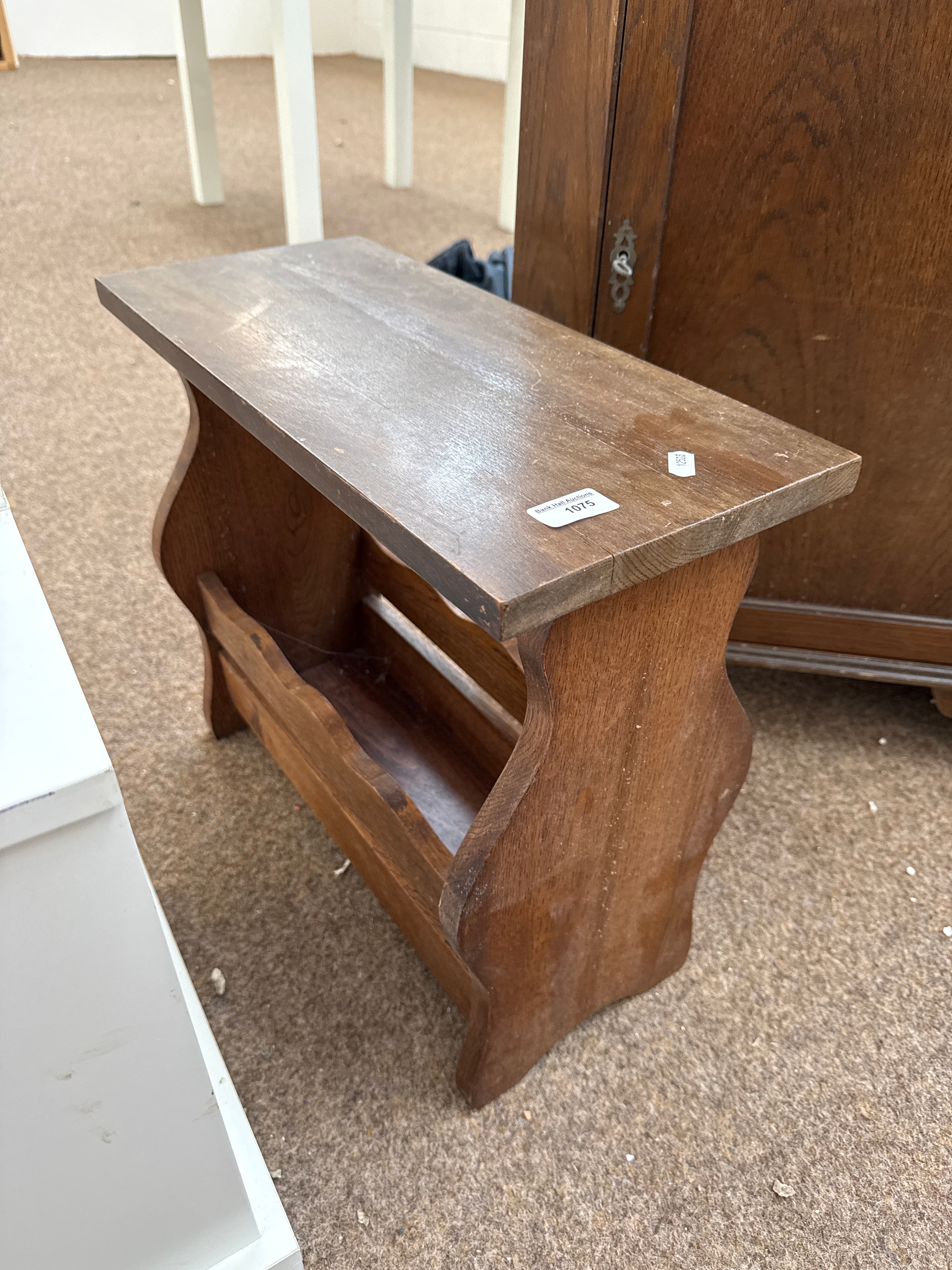 Small magazine rack