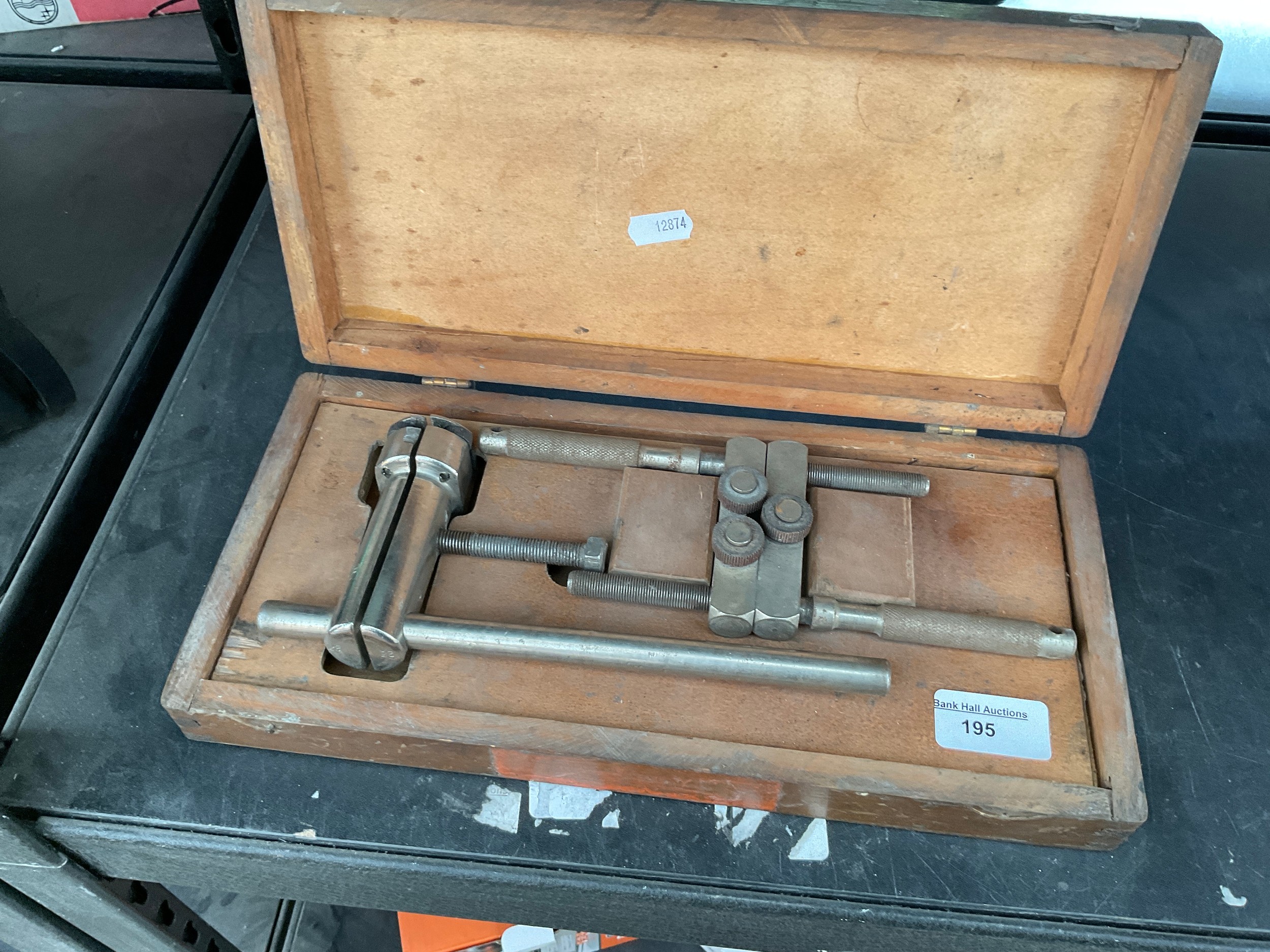Lot 195