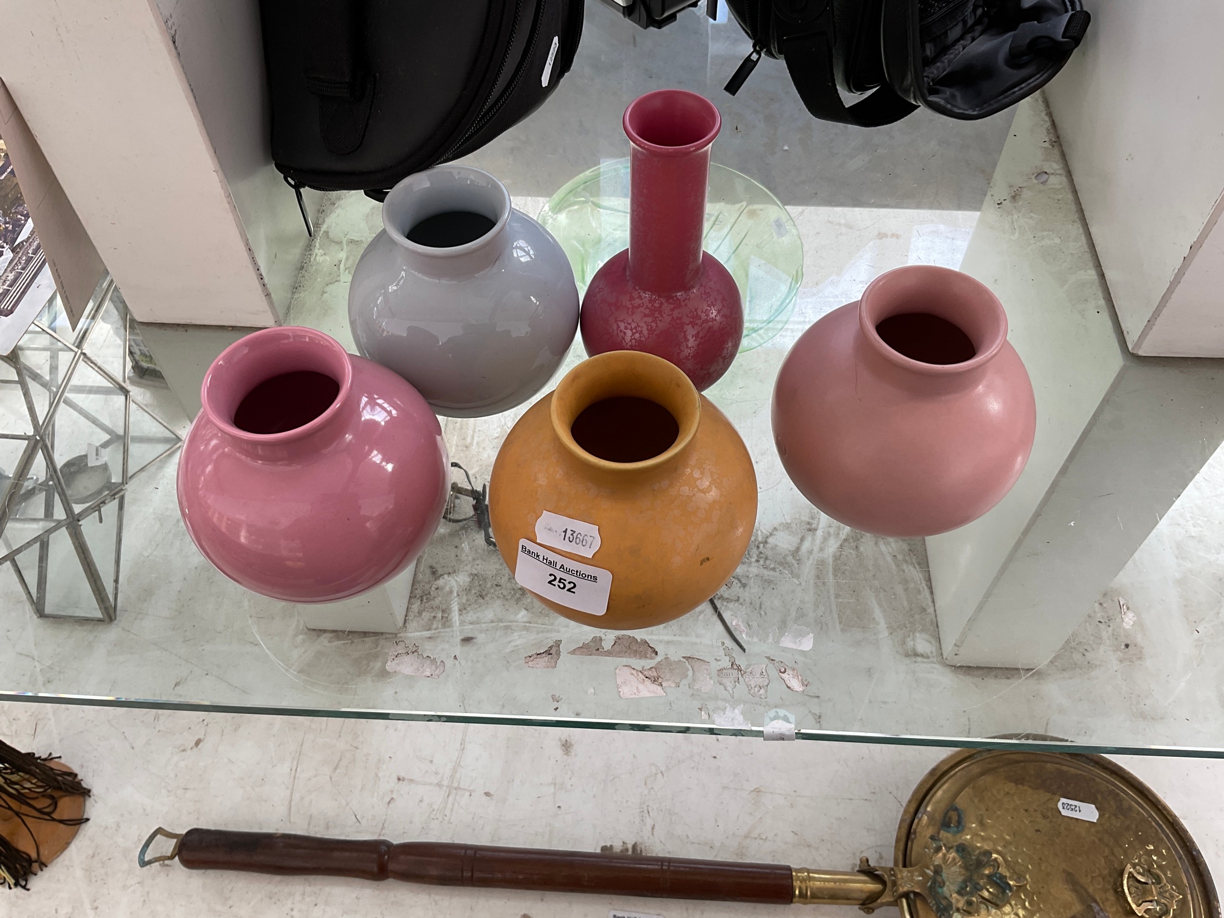 Lot 252
