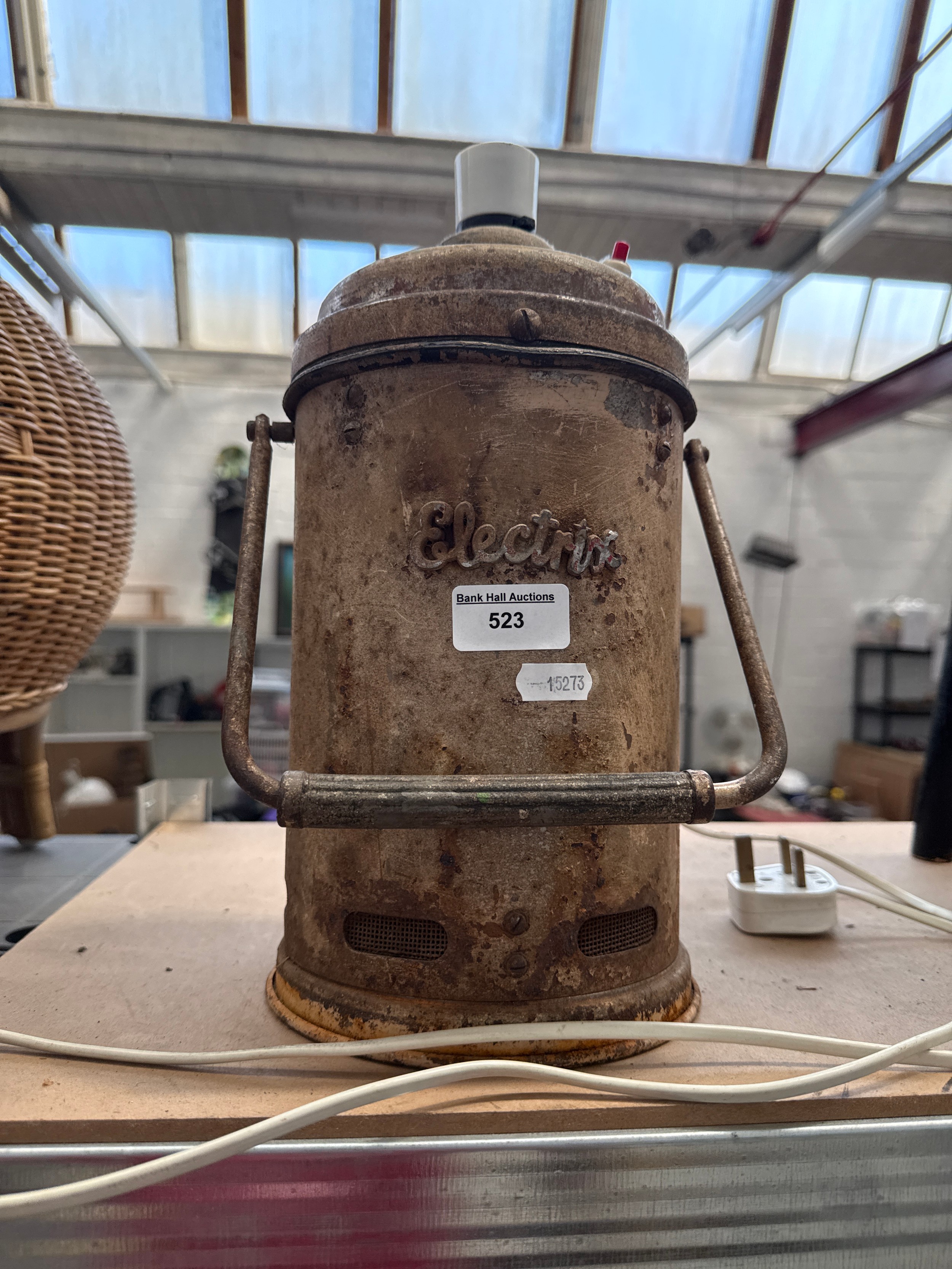 Lot 523