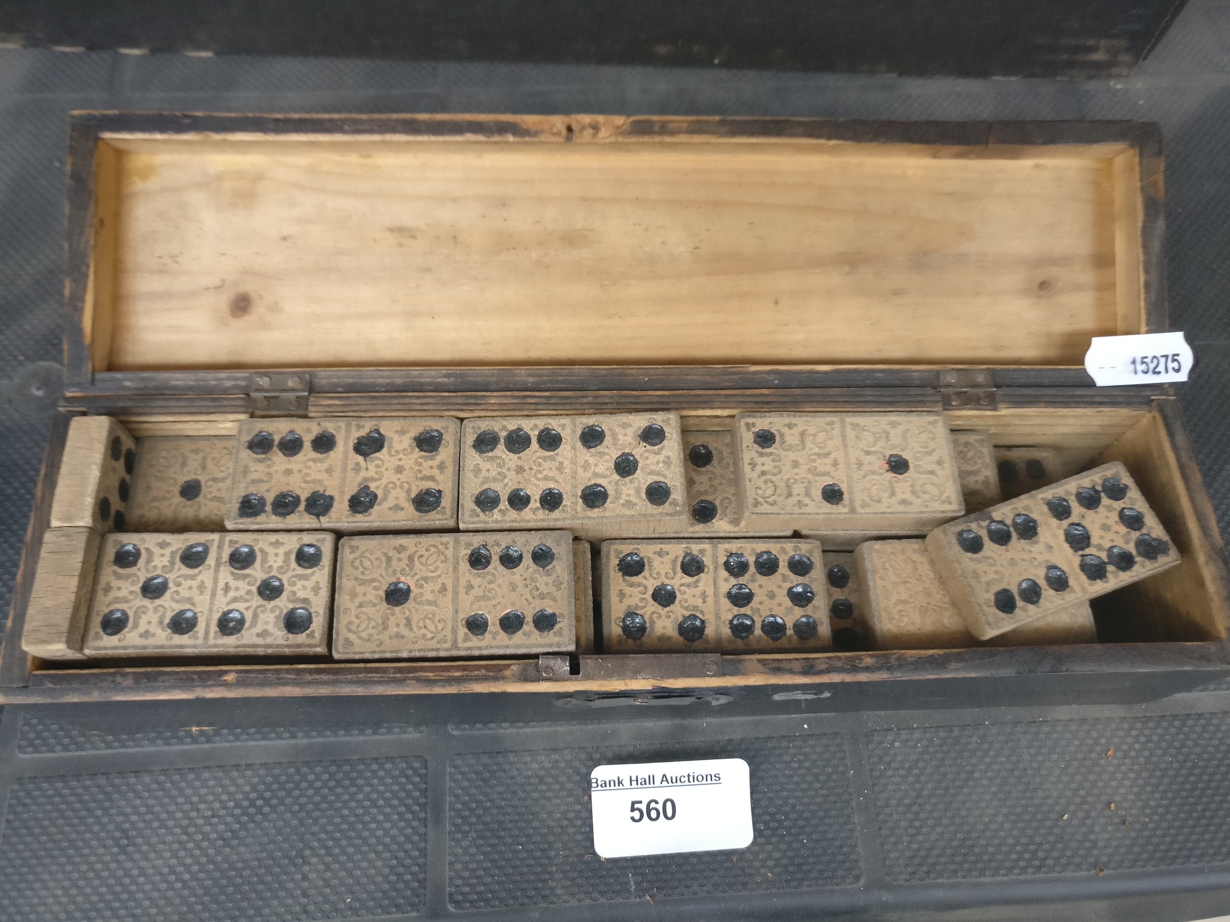 Lot 560