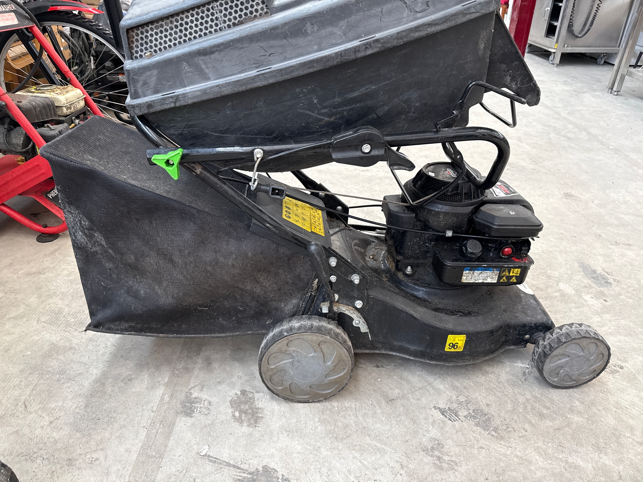 Lot 745