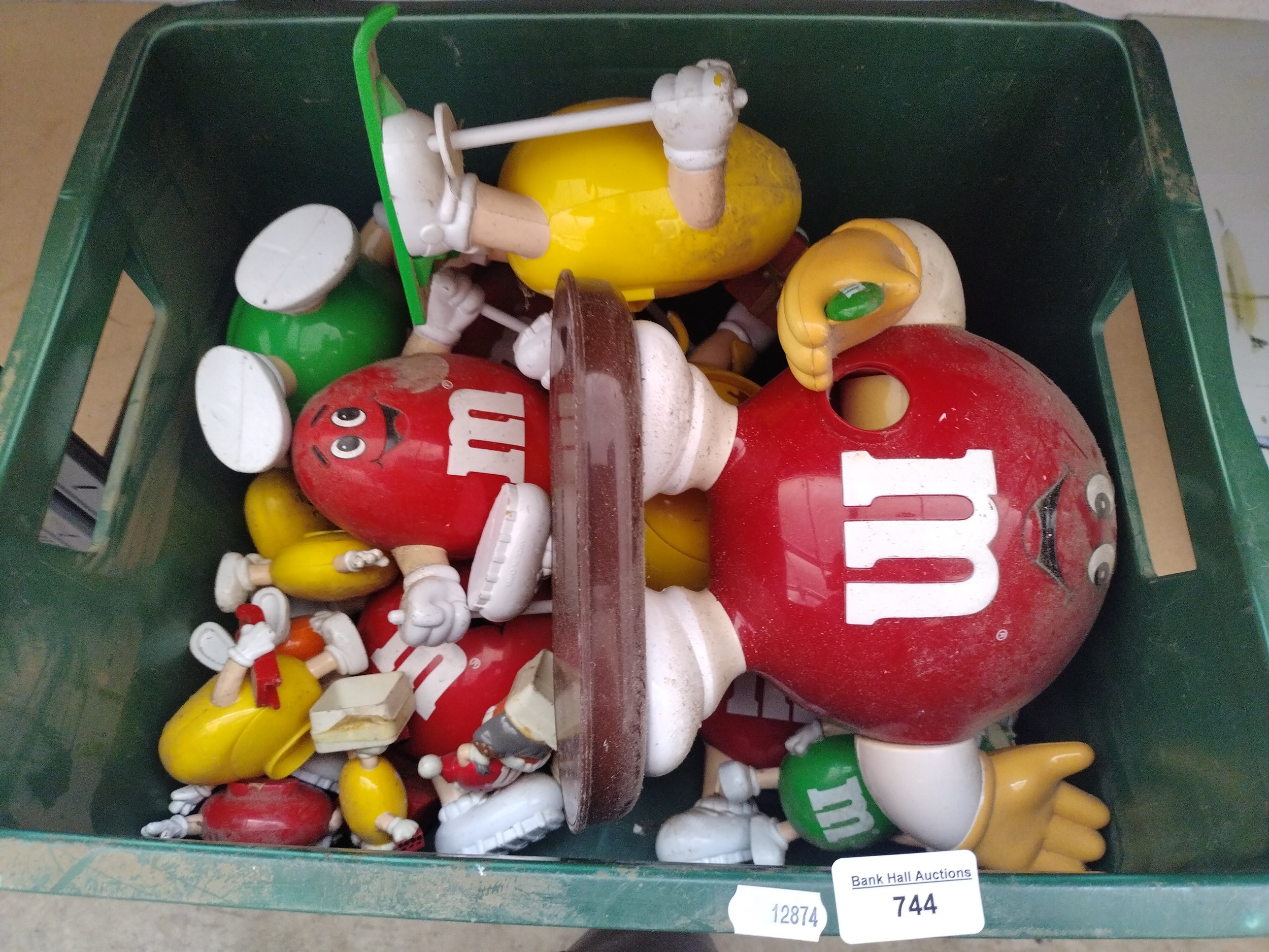 Lot 744