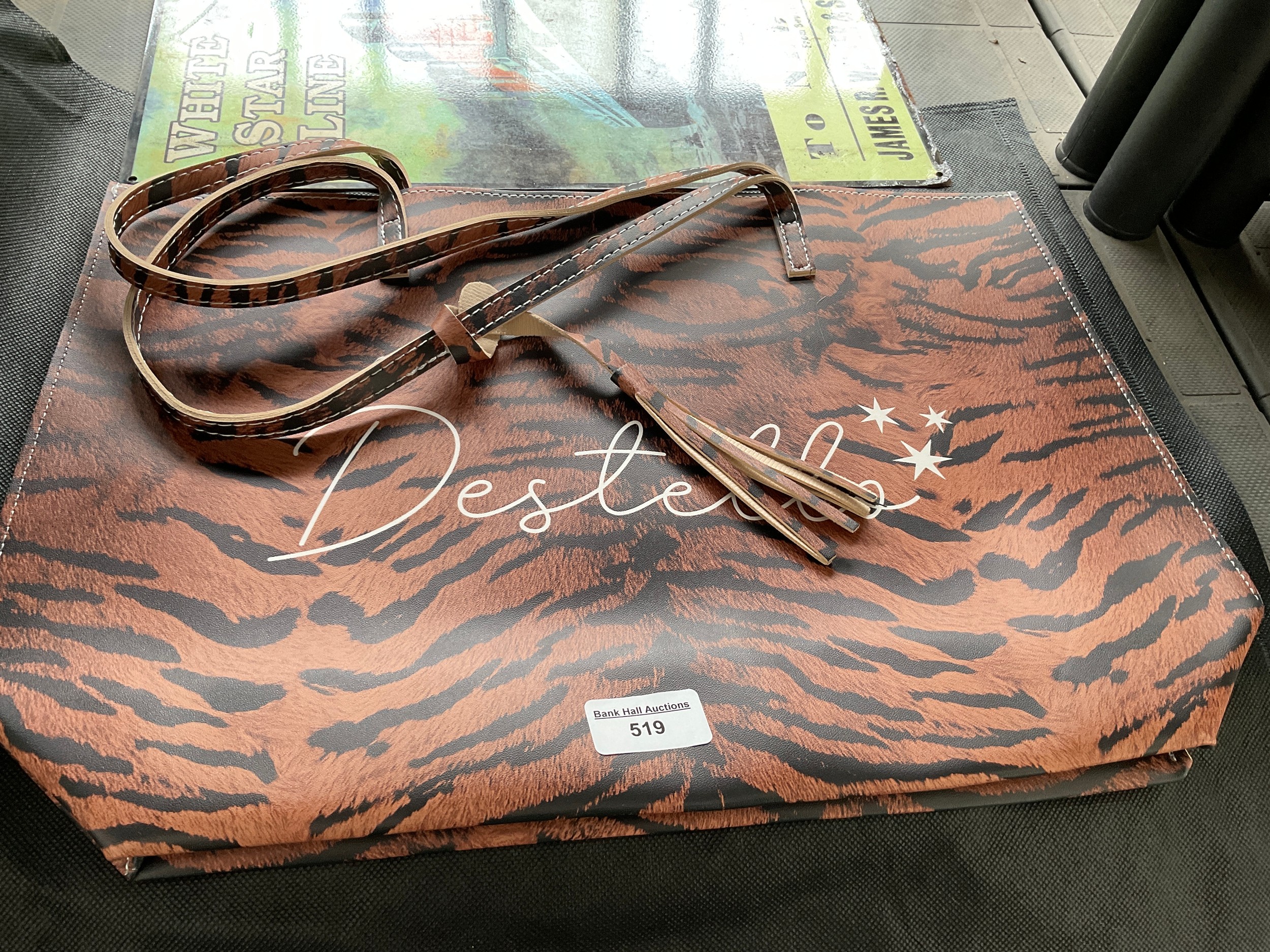 Lot 519