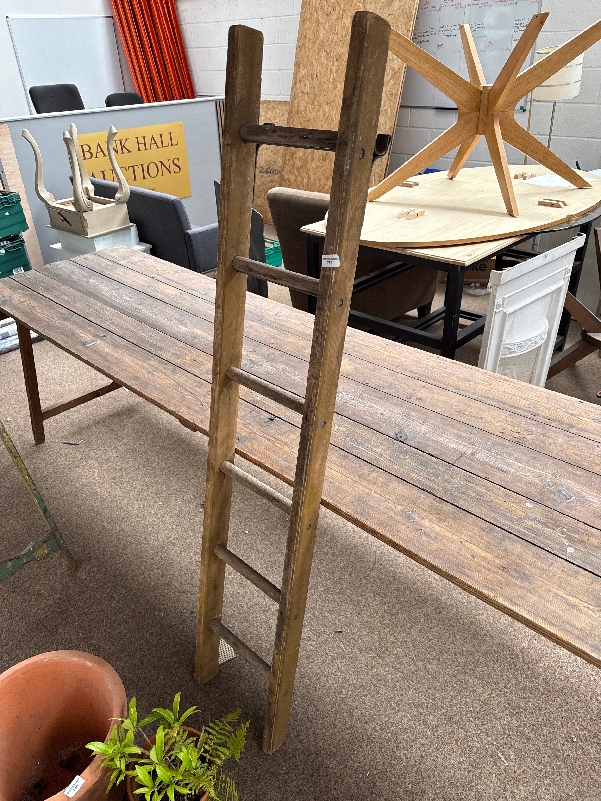 Lot 750