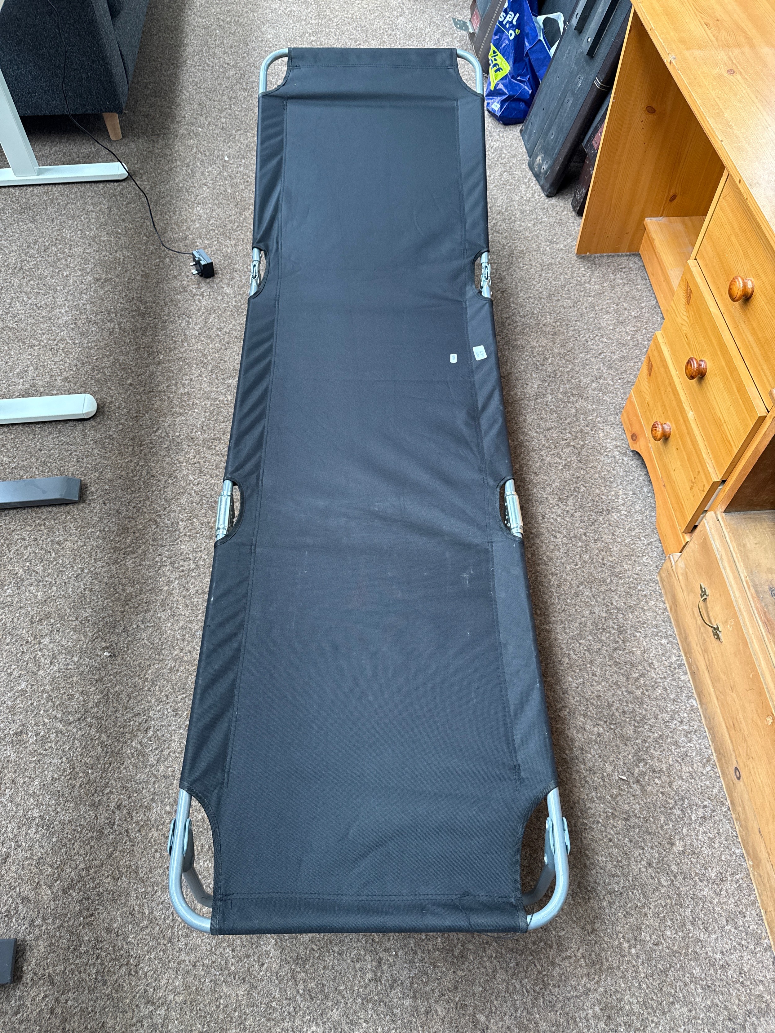 A folding sunbed