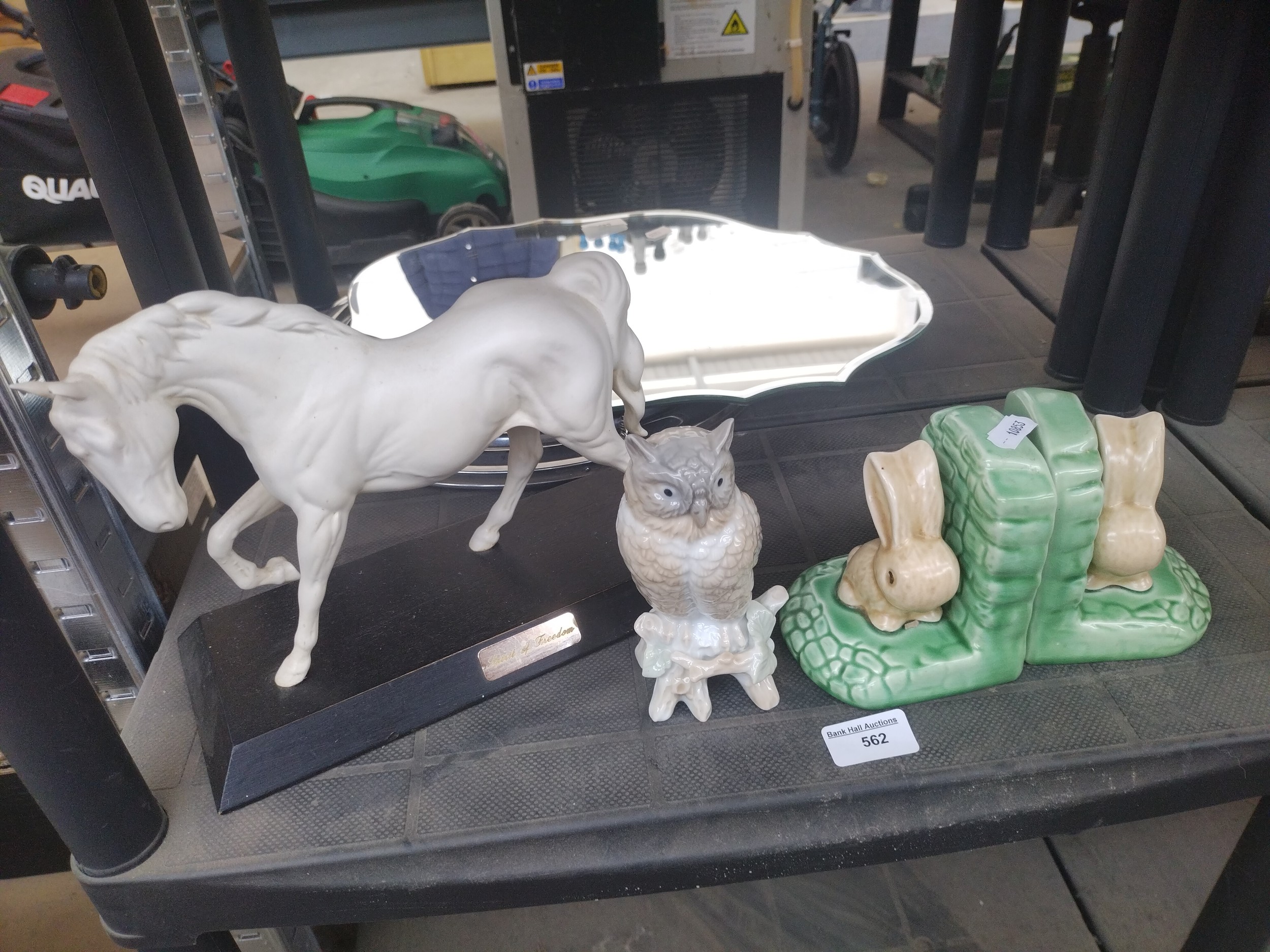 Lot 562