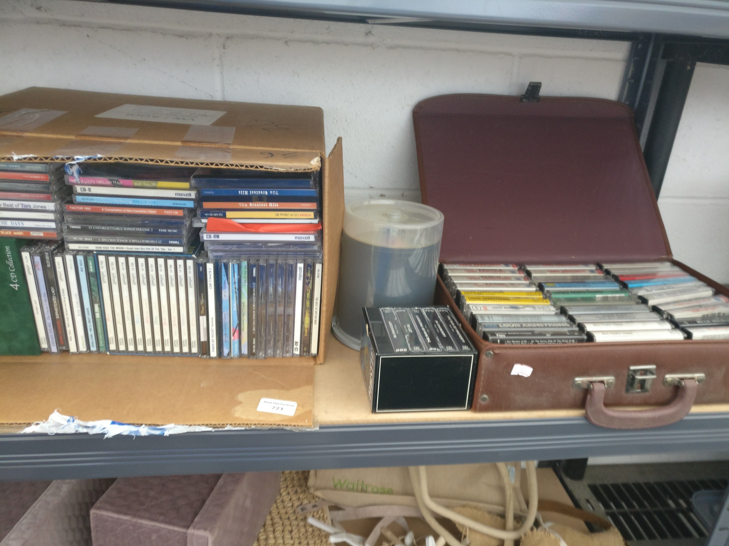 Lot inc cassettes and CDs