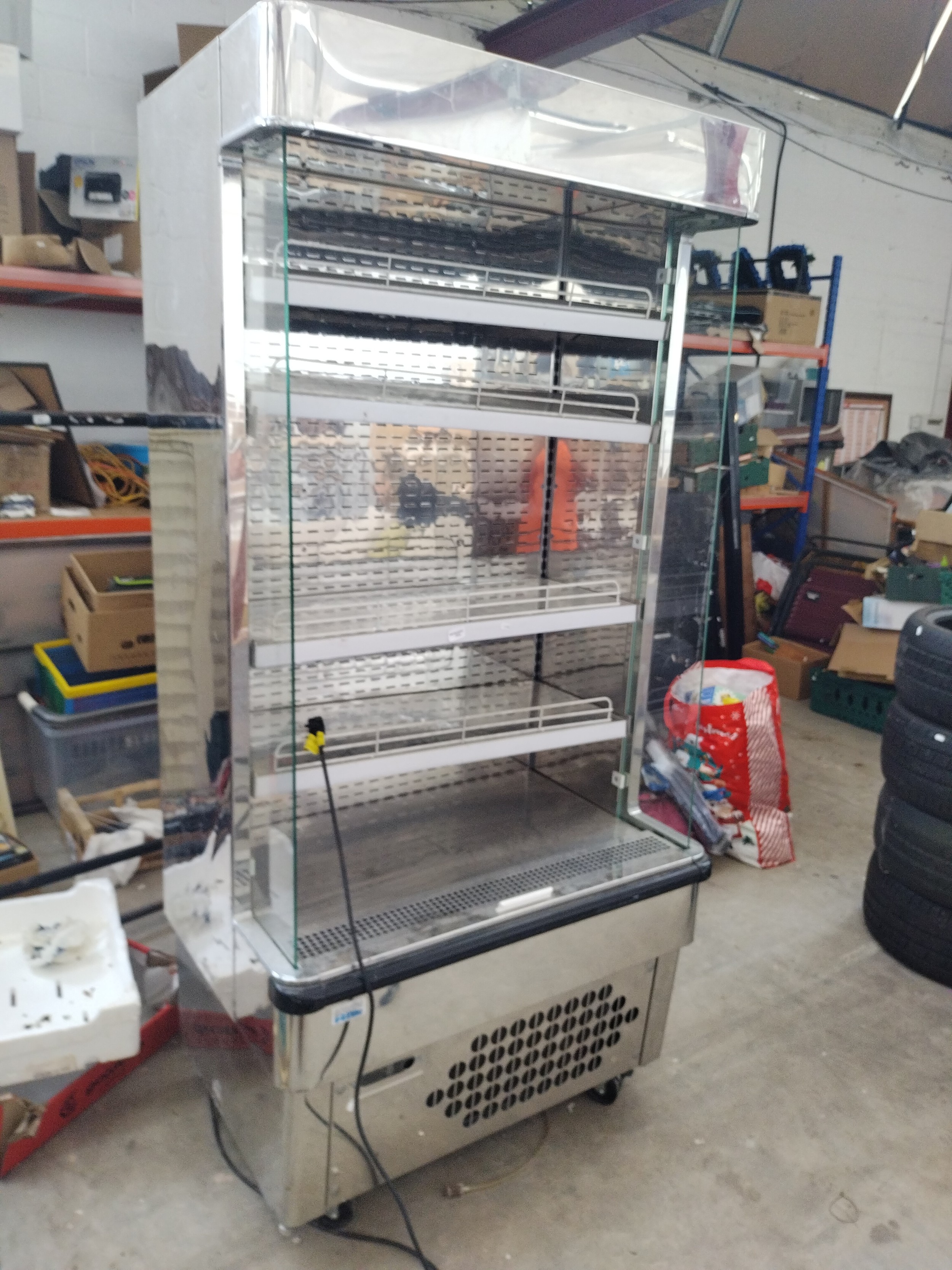 Large refrigeration unit
