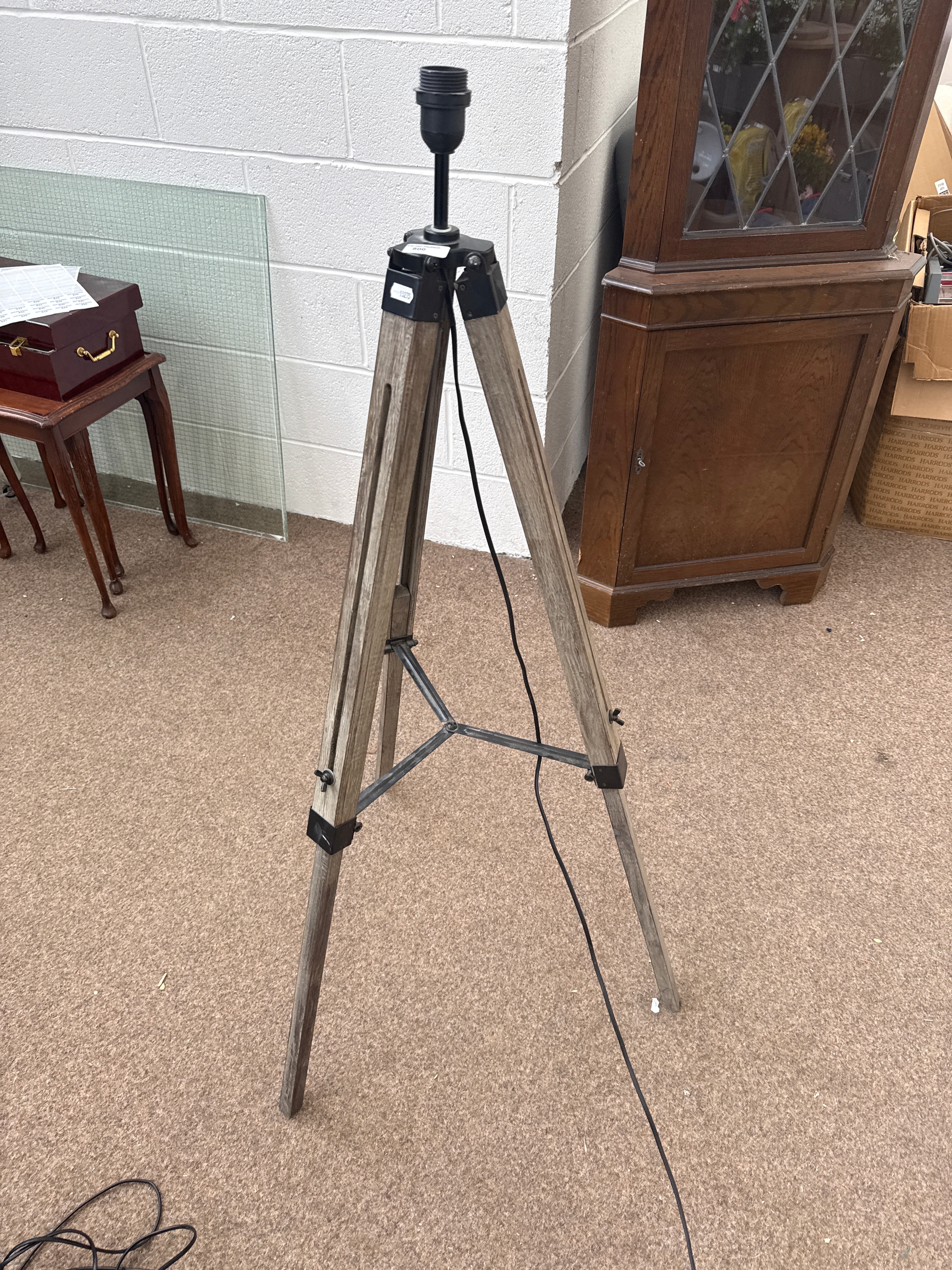 Tripod style standing light