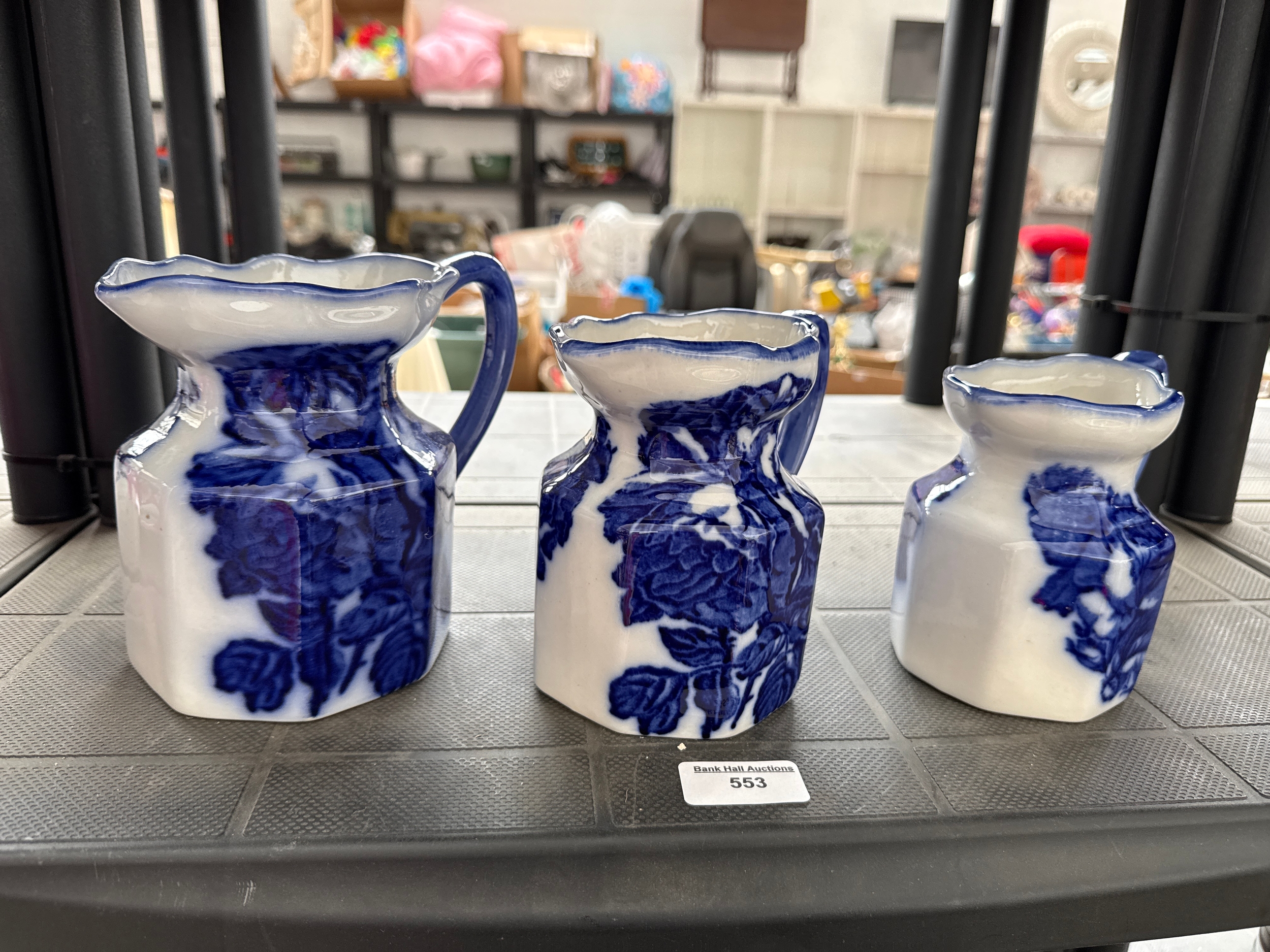 Lot 553