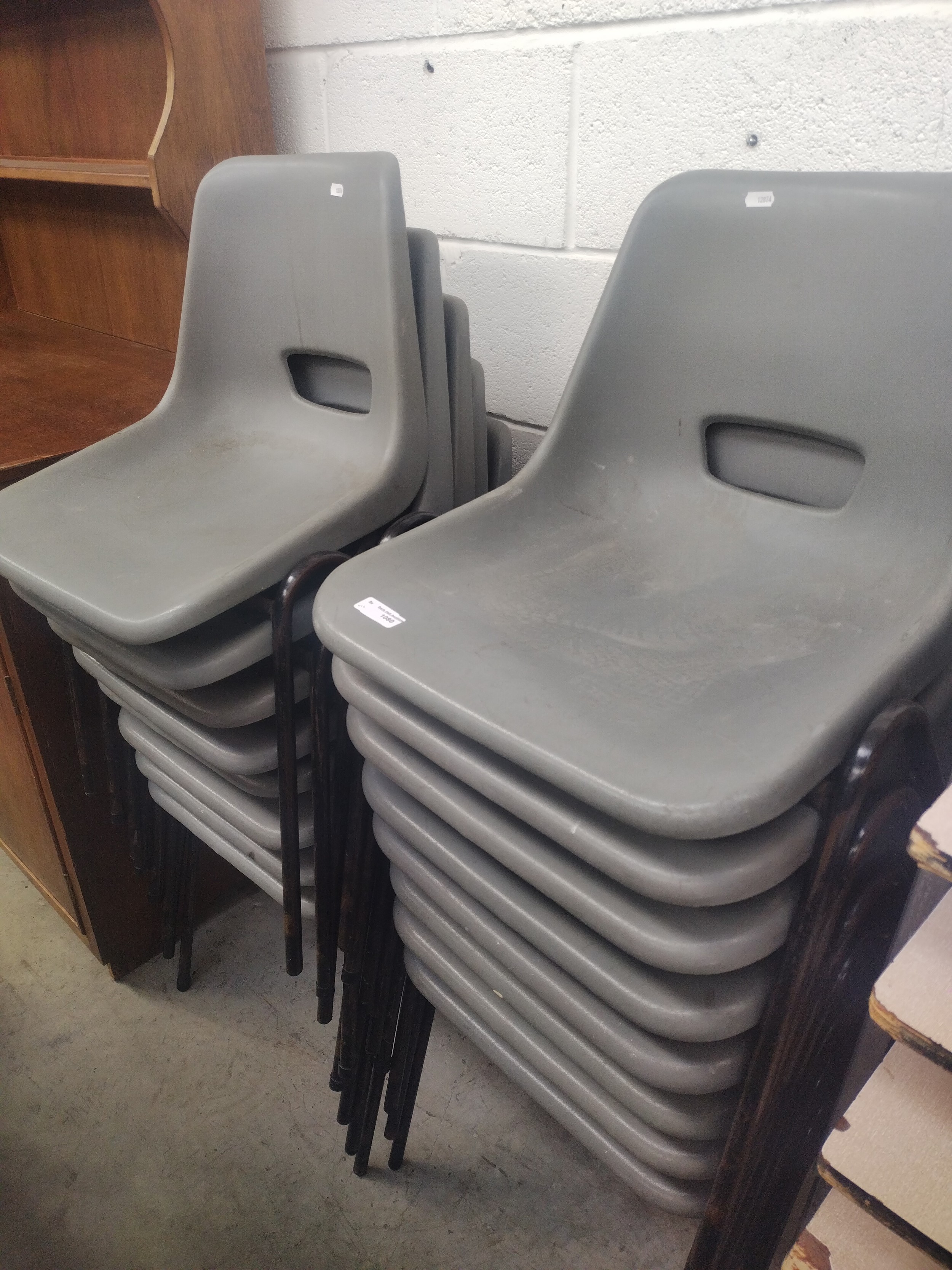 A set of 16 x stacking plastic seated chairs