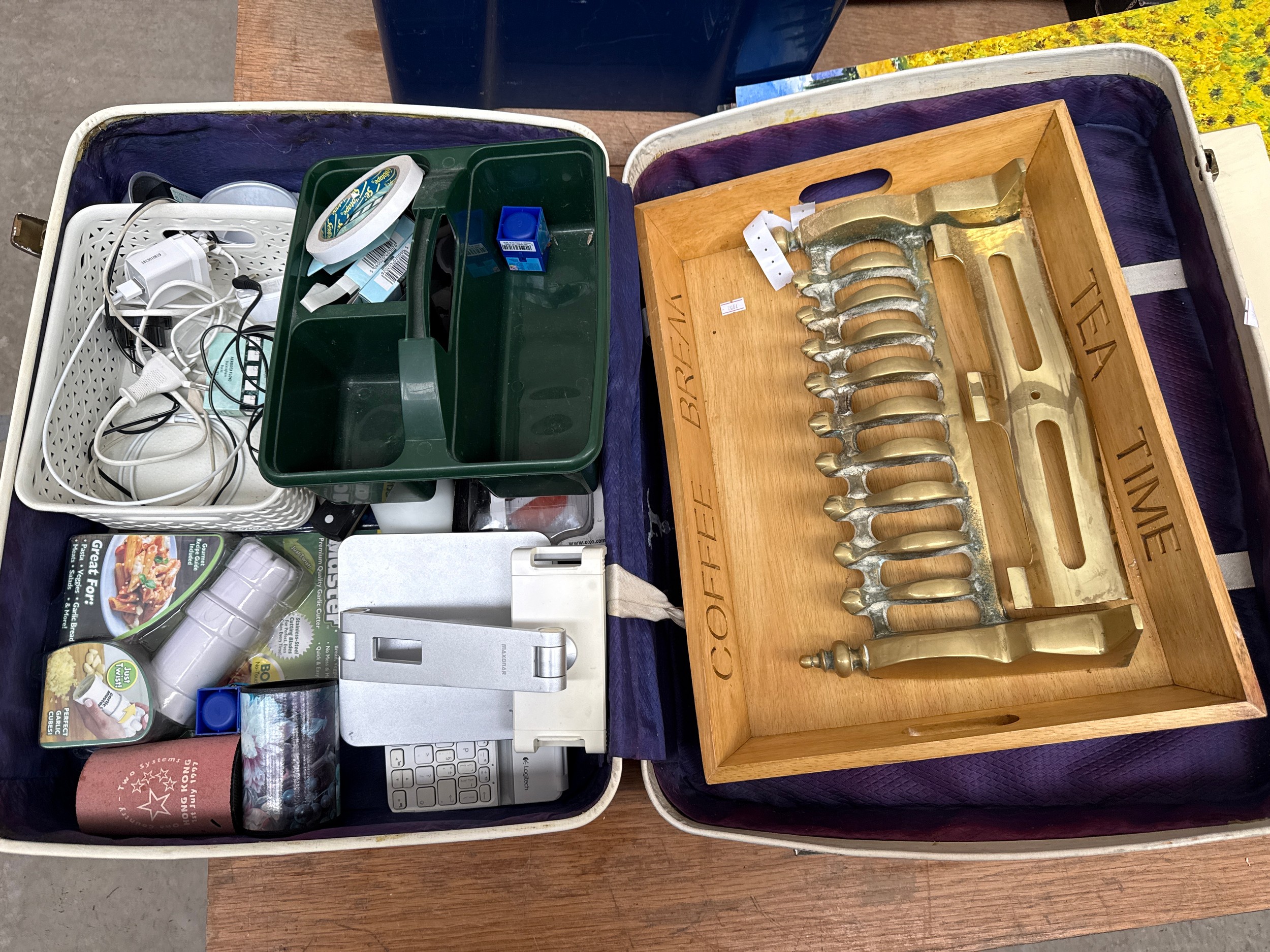 Lot inc suitcase containing chargers, garlic master, serving tray