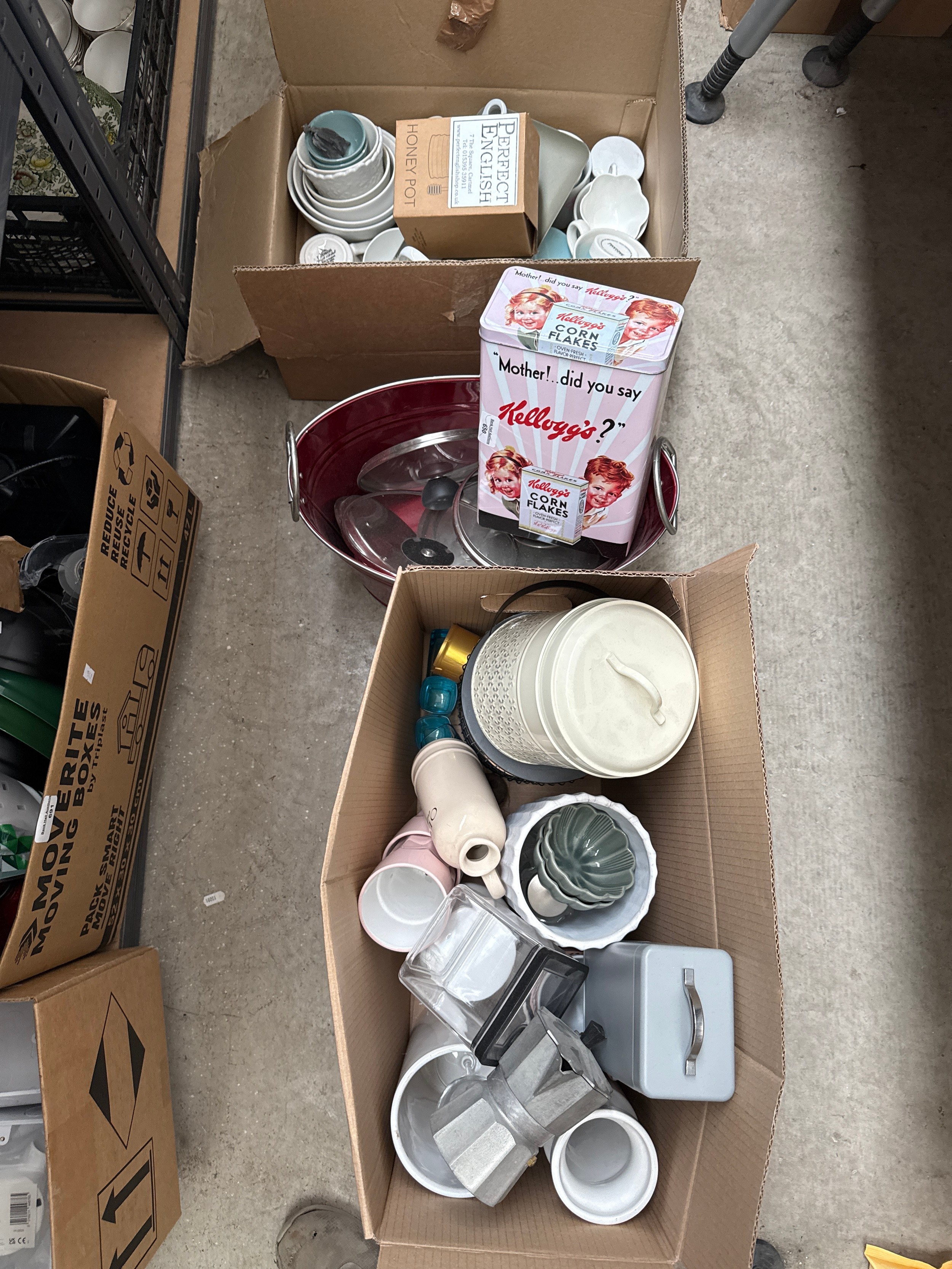 Lot inc crockery, ice bucket, vases, etc