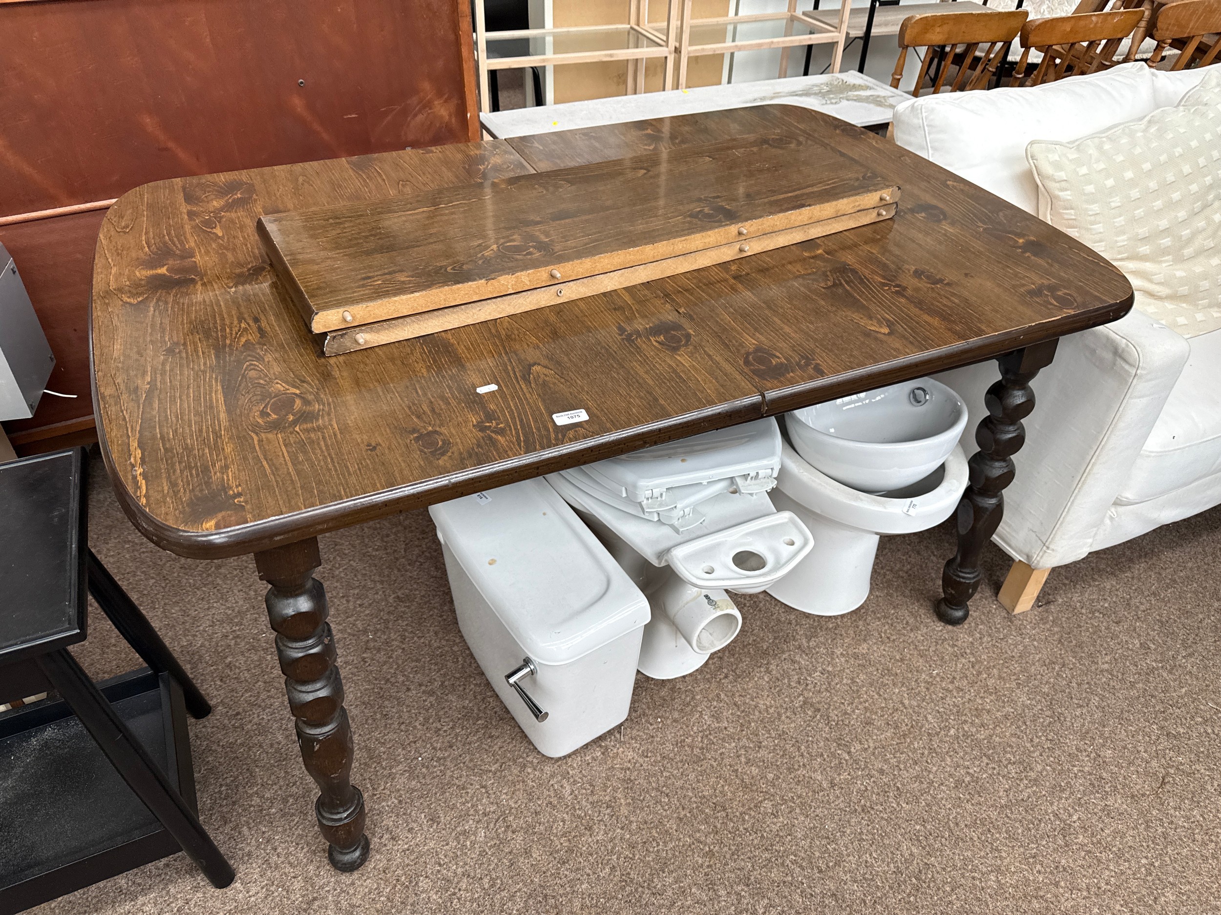 A large extending draw leaf dining table with 2 x extension leaves