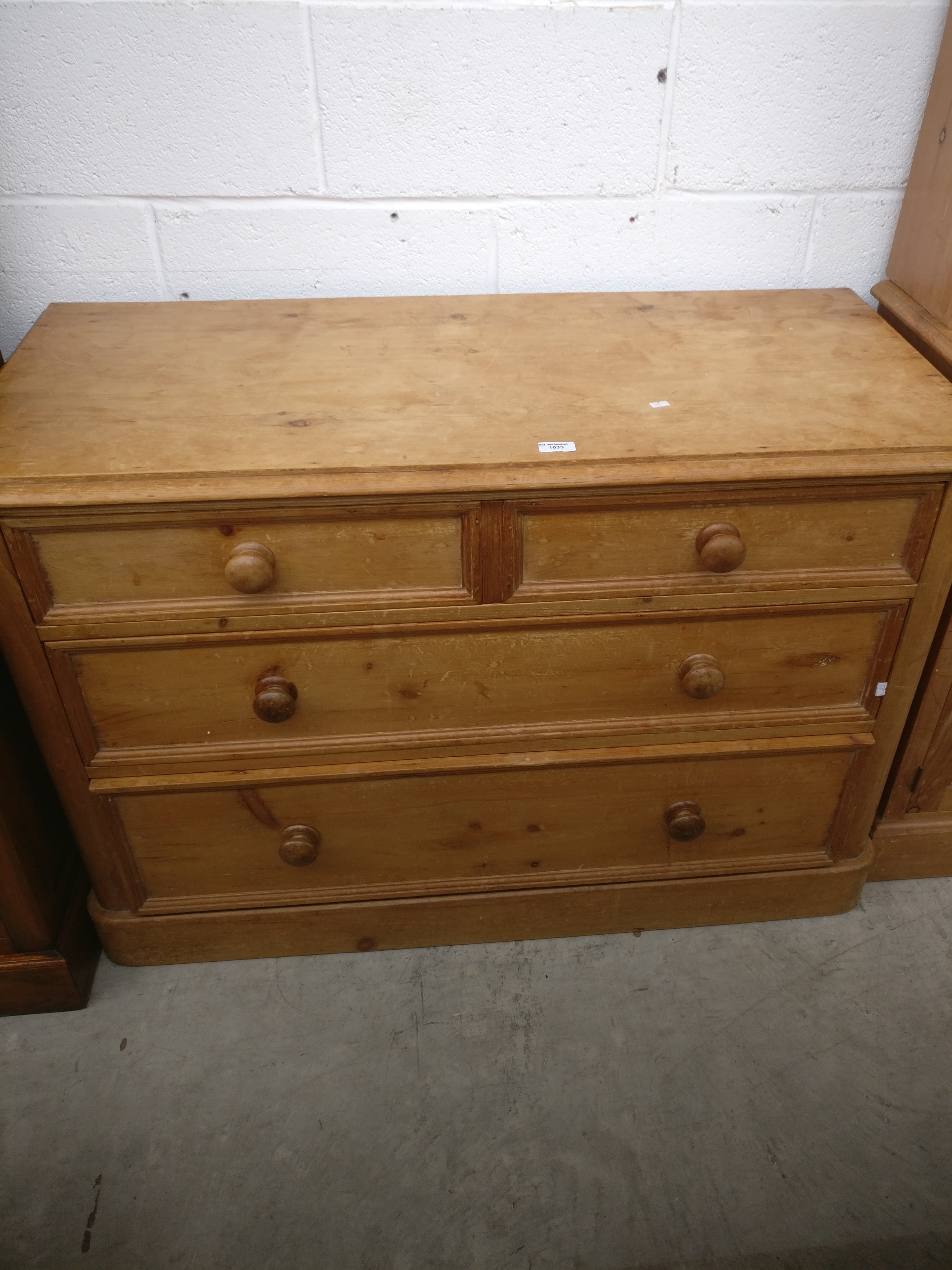 A vintage pine 3 drawer chest