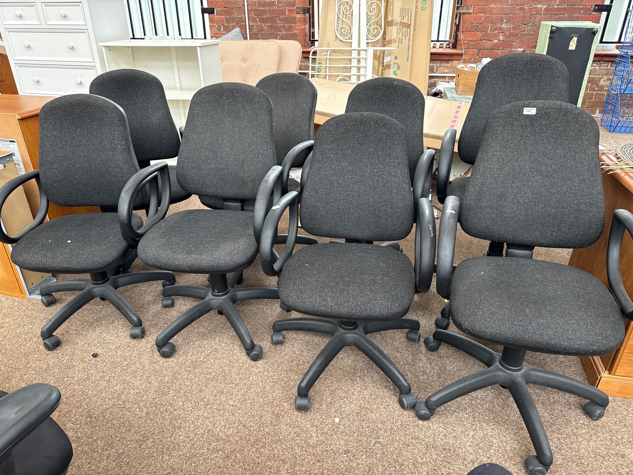 A set of 8 x modern swivel office chairs