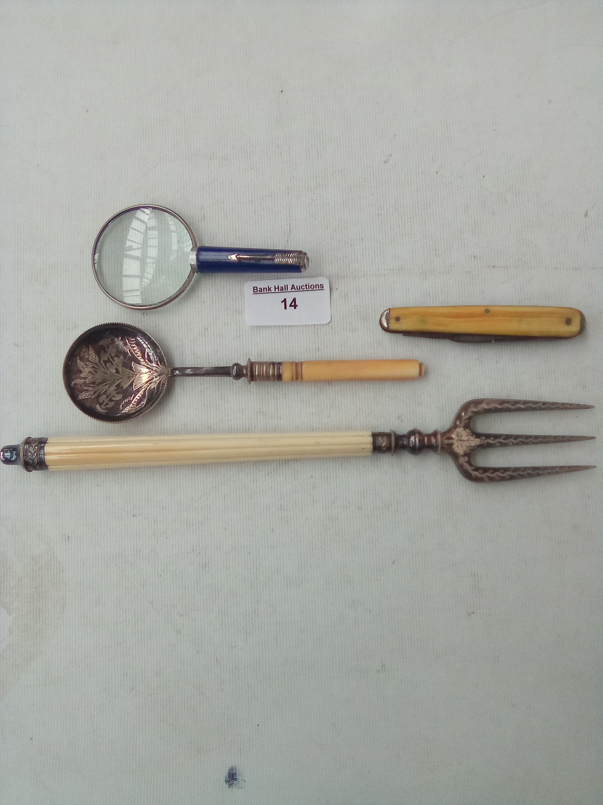 Penknife, magnifying glass, spoon and fork