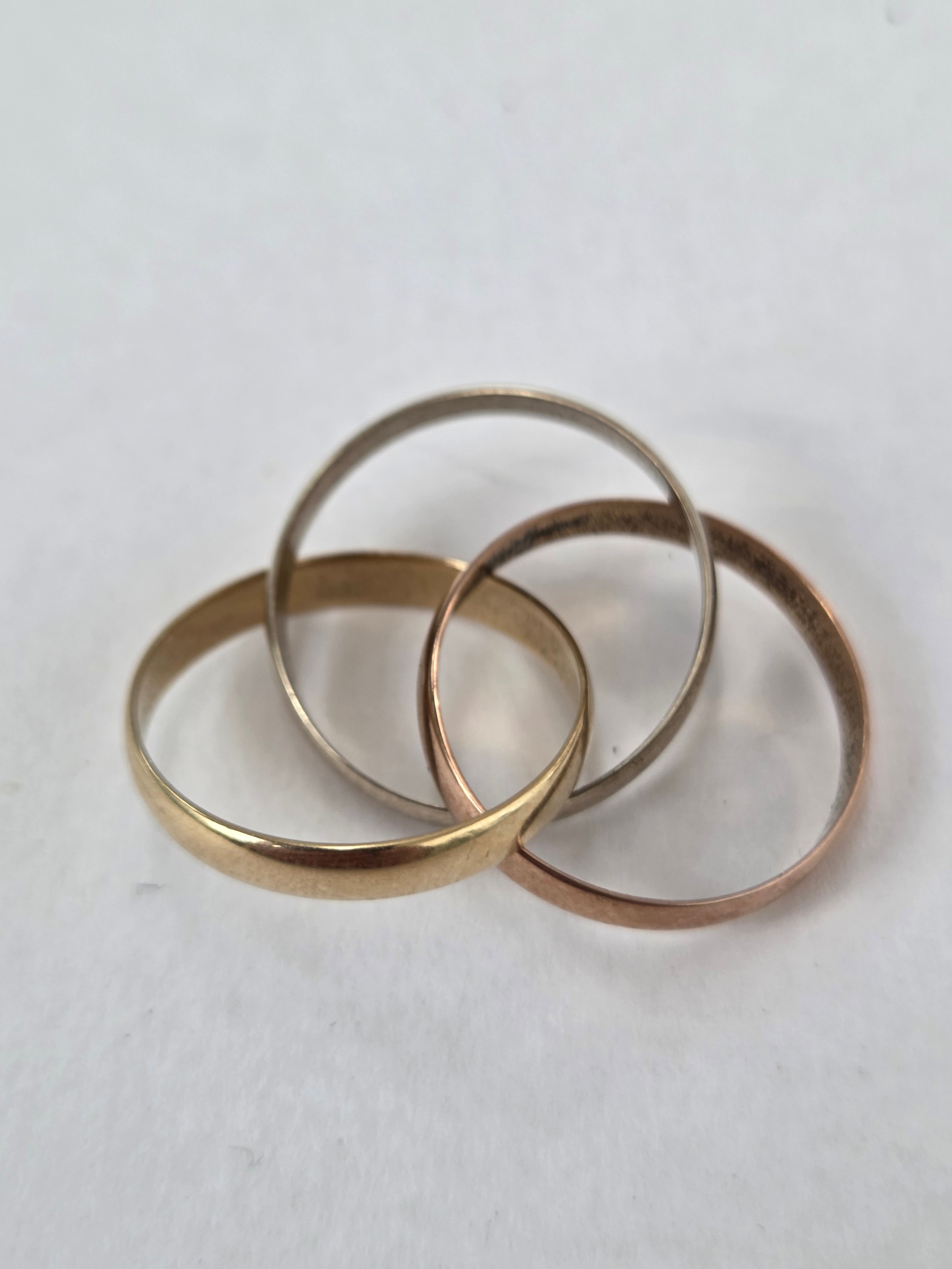 9ct gold three ring set, weight 3.1 grams