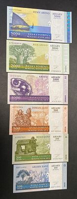 Madagascar 100/200/500/1000/2000/5000 ariary 2004-08 UNC. set 6 notas novas. UNC set.