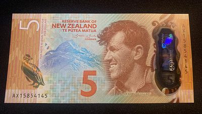 New Zealand 5 Dollars 2015 P-191 UNC. NOVA . Polymer.