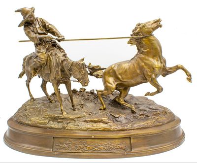 "Ловля дикой лошади". . копия скульптуры Лансере Е.А., 60Х32Х42 см, бронза.