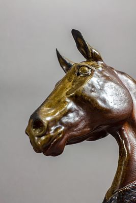 "Конь", Д. Ибрагимова, 2024 г. Керамика, высокий дровяной обжиг. 
23Х16Х14 см.