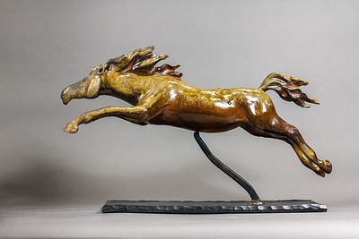 "Из огня", Д. Ибрагимова, 2022 г. Керамика, высокий дровяной обжиг, 
подставка - металл, ковка. 