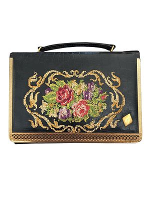 מחזור רבא : ראש השנה ; יום הכפורים. בכרך אחד. עוטפן עור מעוצב כתיק נשי. רקמה אומנותית צבעונית. 