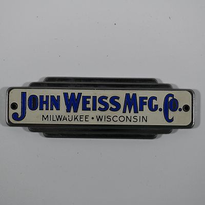 John Weiss Mfg Co Milwaukee Wisconsin Machine Plate. Embossed and painted brass. About 1 1/4 H x 
