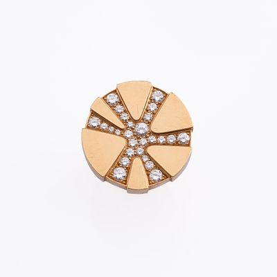 Trudel (Co.), Zurich, Swiss, est. 1967 – 2008Gold and diamond ringOf circular design, accented 