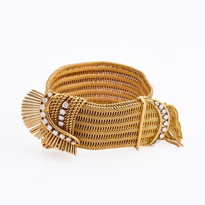 Retro gold and diamond slide buckle braceletOf belt design, the large braided suspending 