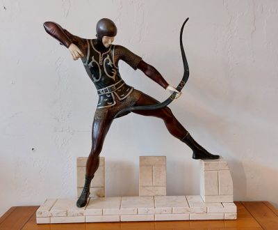 חתום PIERRELE FAGUAYS. פסל ברונזה מרשים וגדול מימדים עם שילוב חומר לבן מגולף בשילוב ברונזה 