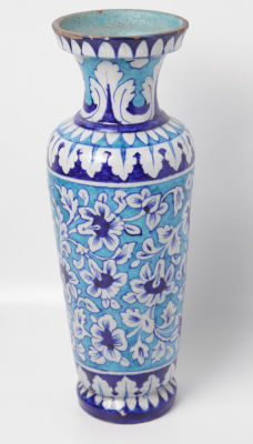 ירושלים - ווזה קרמיקה ארמנית , ירושלים , מעוטרת בפרחים לכל קוטר הווזה, שני צבעים פוליכרום כחול 