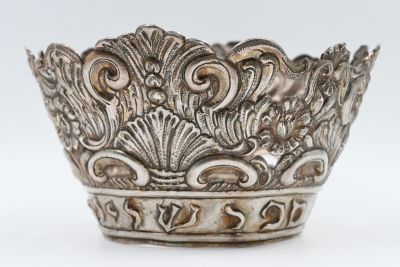 A crown for a silver Torah book. France/Italy 
Tess Sefer Torah made of French/Italian silver 