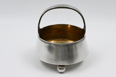 Silver candy bowl 84, Russia, signed, end of the 19th century, carried on 3 round legs, with 