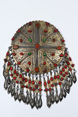 משקל? מידות?. Large Turkmen silver jewelry תכשיט ענק טורקמני מכסף, תליון בעבודת חריטה והזהבות 