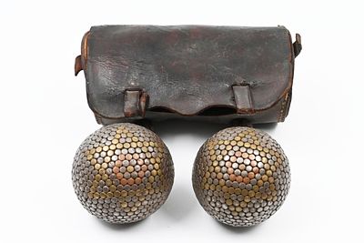 זוג כדורים למשחק פטאנק – מגן-דוד זוג כדורים למשחק פטאנק (P&eacute;tanque), עם עטורי מגן-דוד. ברזל; 