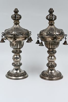 זוג רימוני כסף, אלט-וין, וינה, מתוארך 1851 זוג רימוני כסף אוסטרים לספר תורה, וינה, 1851, חתום 