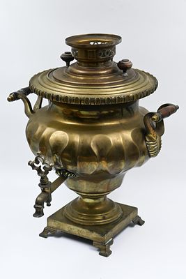 Brass Russian big samovar, circa 1870. Full signatures on lid and samovar base with integrated 