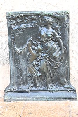 Memorial plaque for Bronne Arnébouw, France, circa 1920. 
Memorial plaque made of bronze 